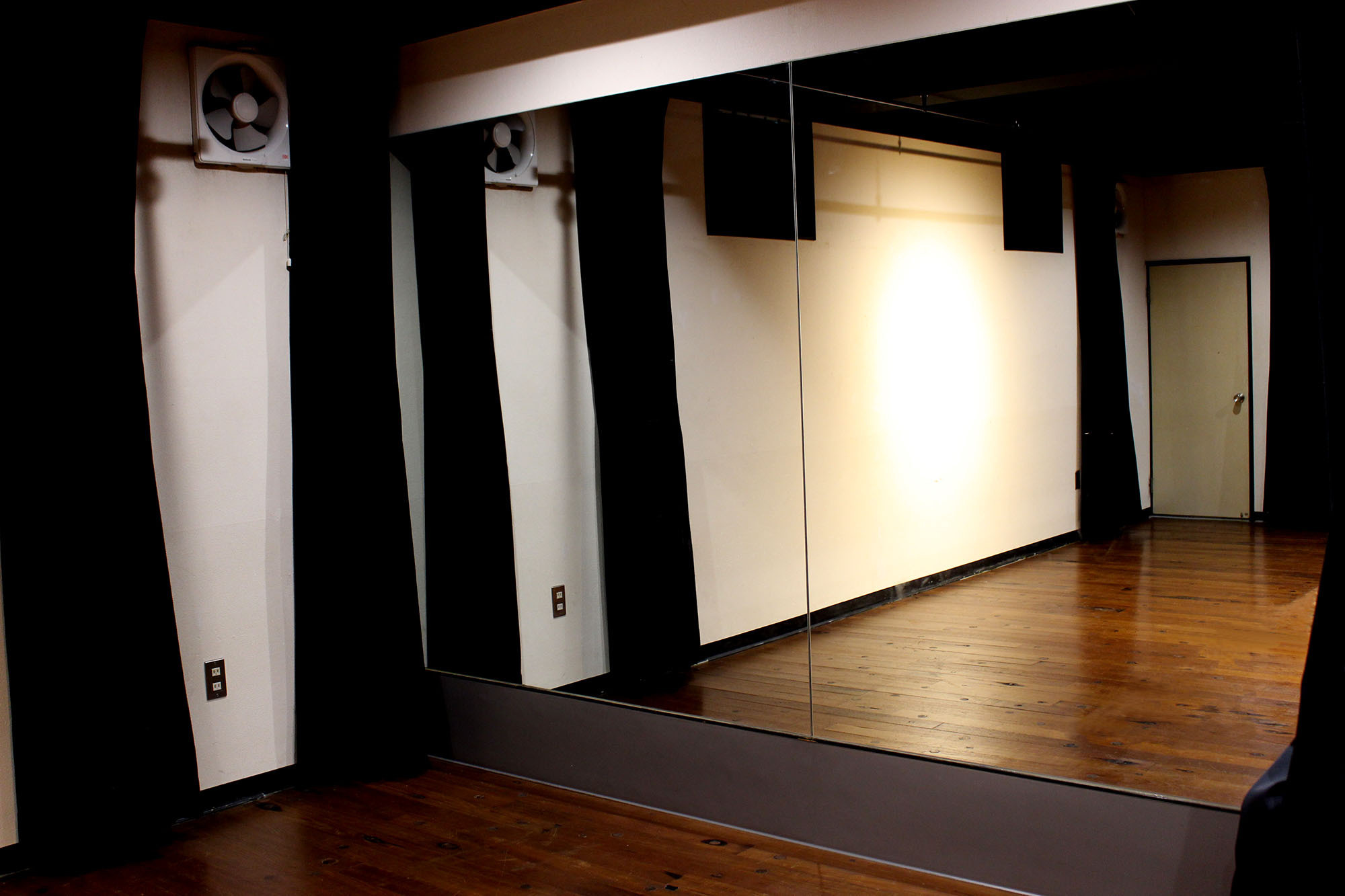 Ito・M・Studio 大きなミラー写真